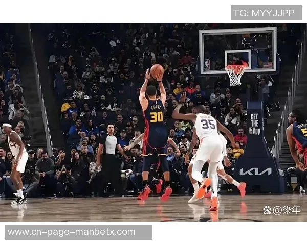 布克第三节强势回归5投4中砍下12分助力球队成功反超比分