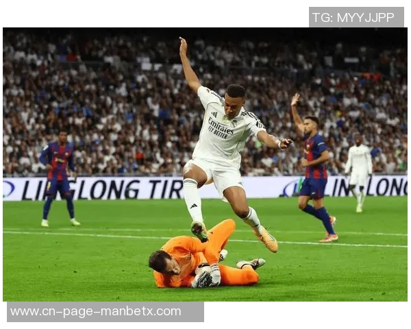 巴萨防线疲软什琴斯尼神扑难阻连续8场失球困境